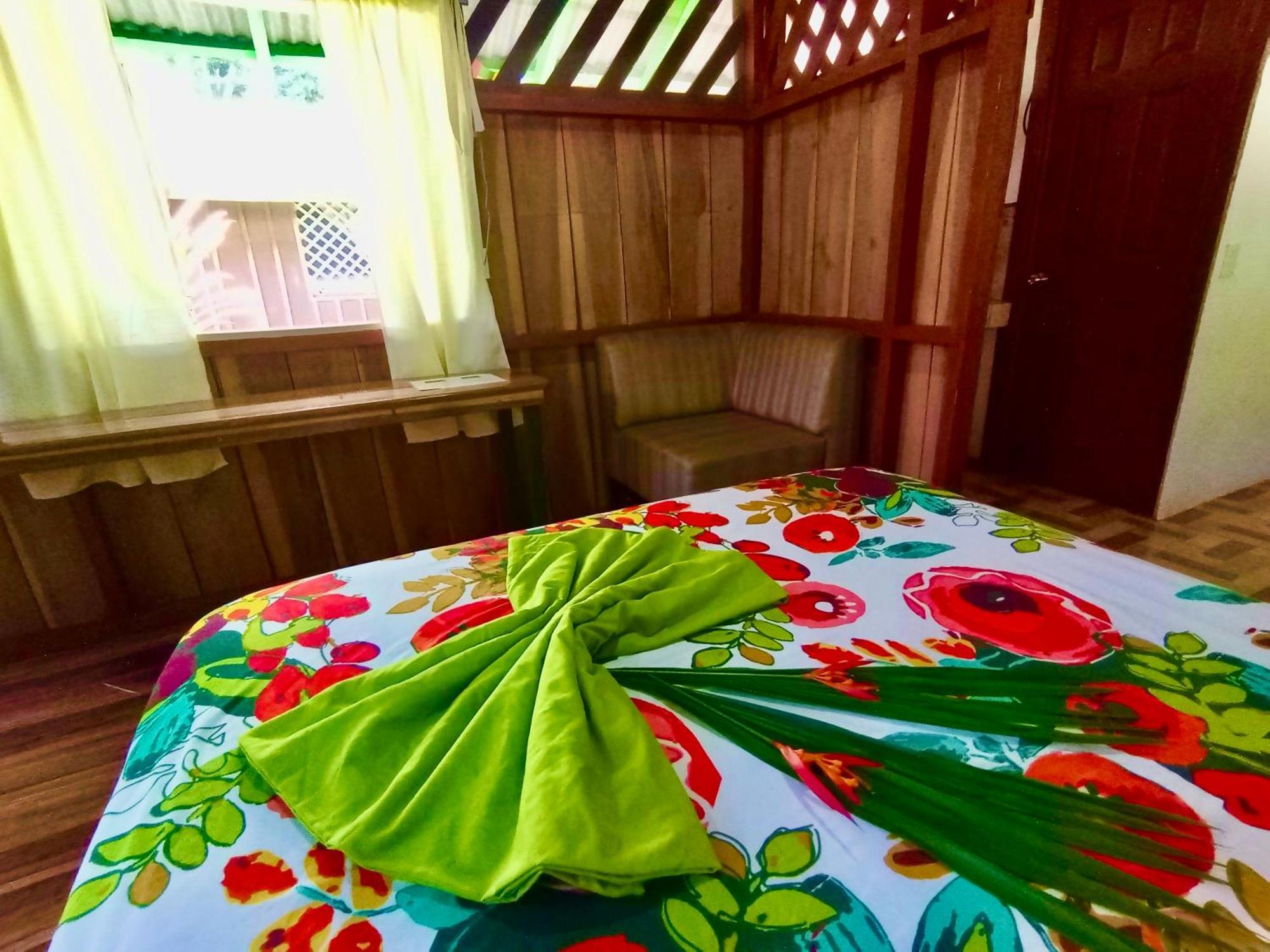 Alouatta Lodge And Canopy Cahuita Exterior foto