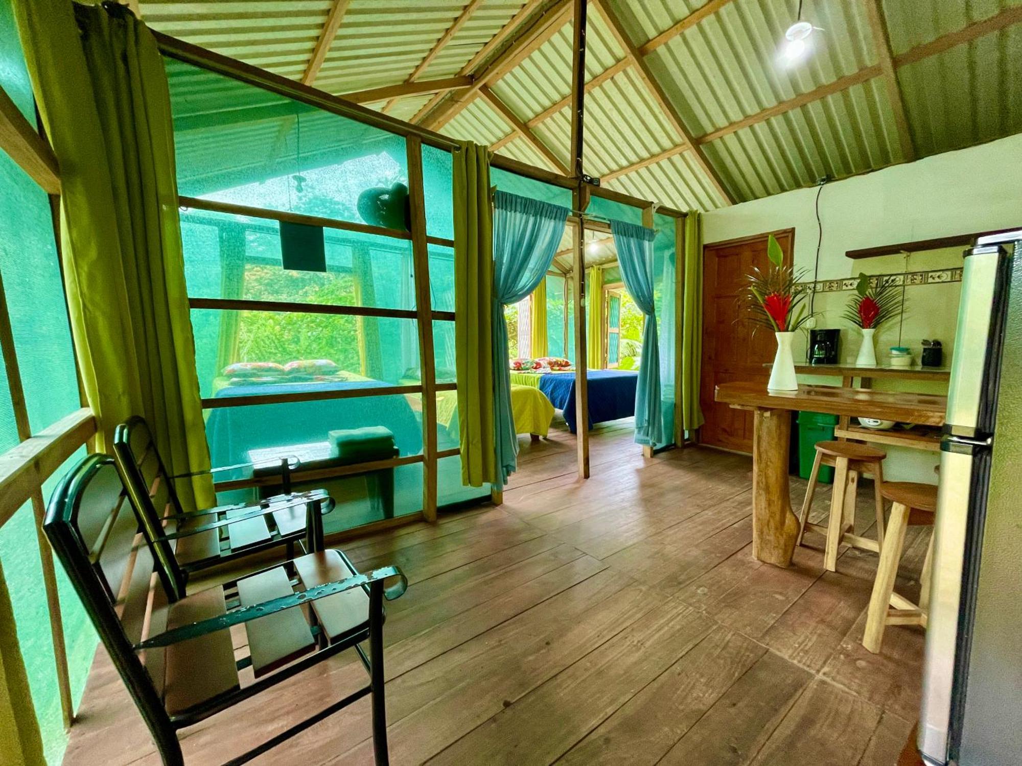 Alouatta Lodge And Canopy Cahuita Exterior foto
