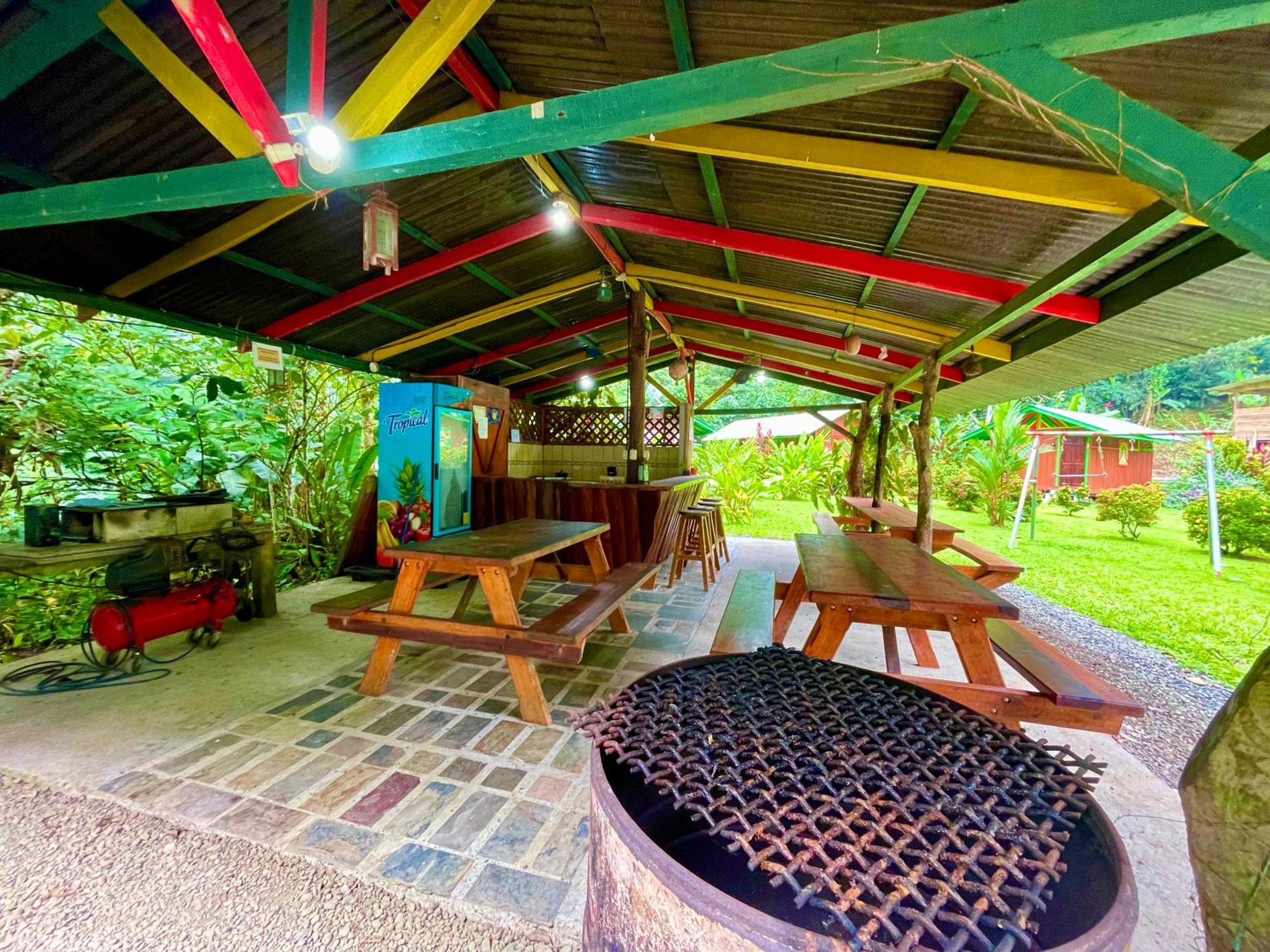Alouatta Lodge And Canopy Cahuita Exterior foto
