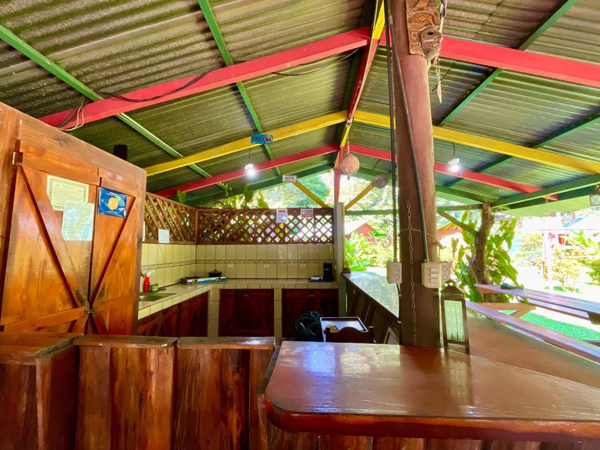 Alouatta Lodge And Canopy Cahuita Exterior foto