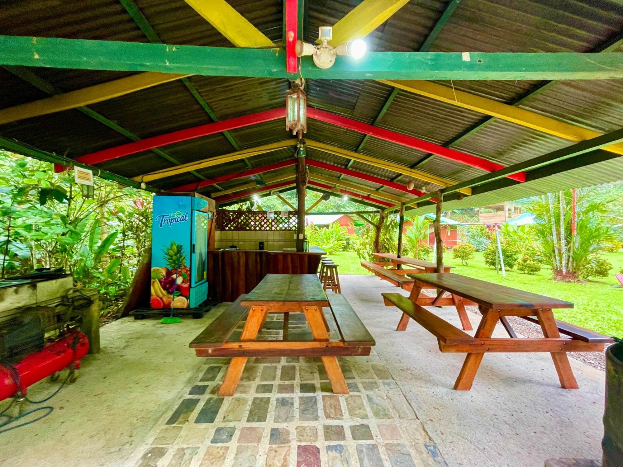 Alouatta Lodge And Canopy Cahuita Exterior foto