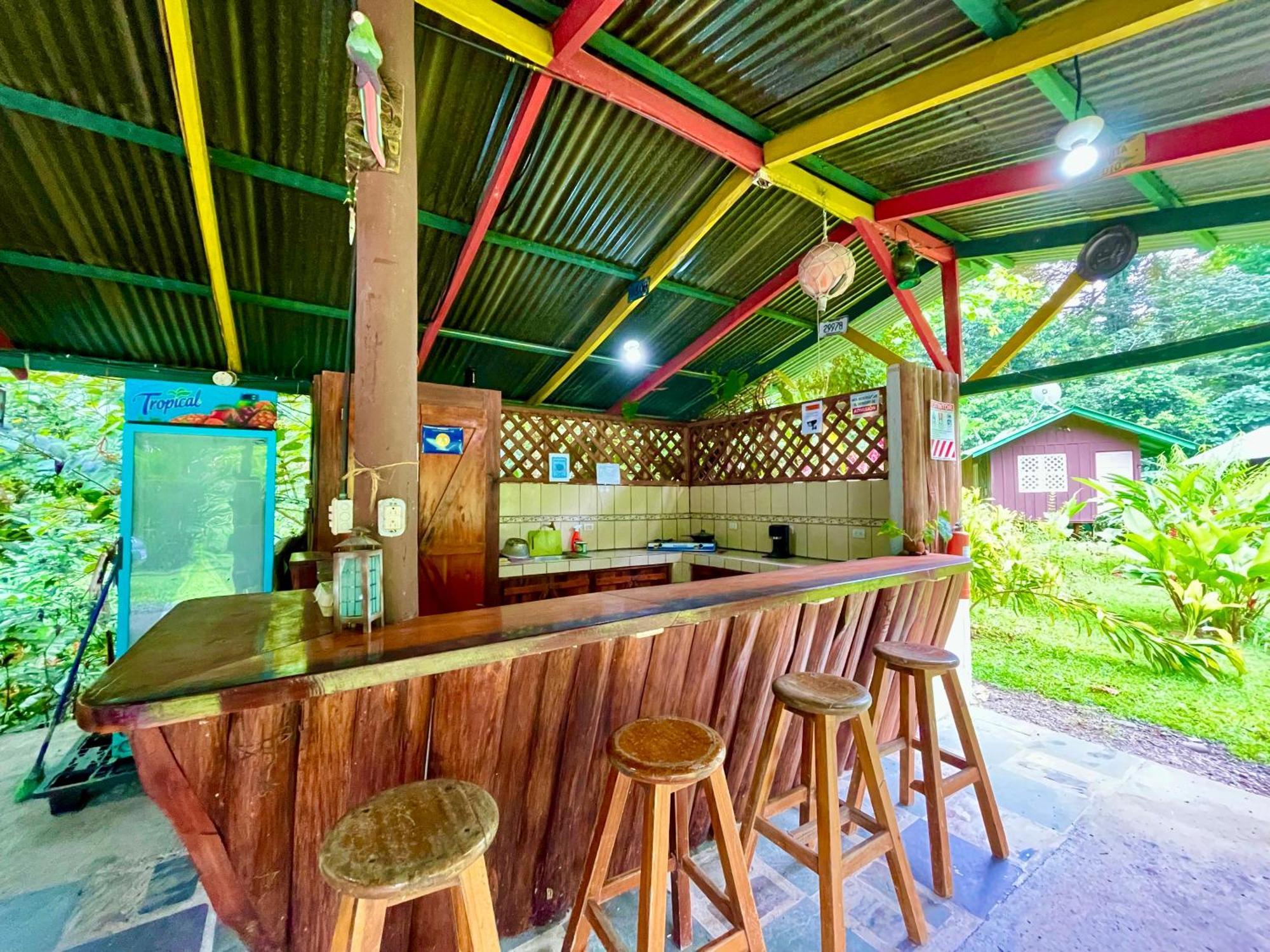 Alouatta Lodge And Canopy Cahuita Exterior foto